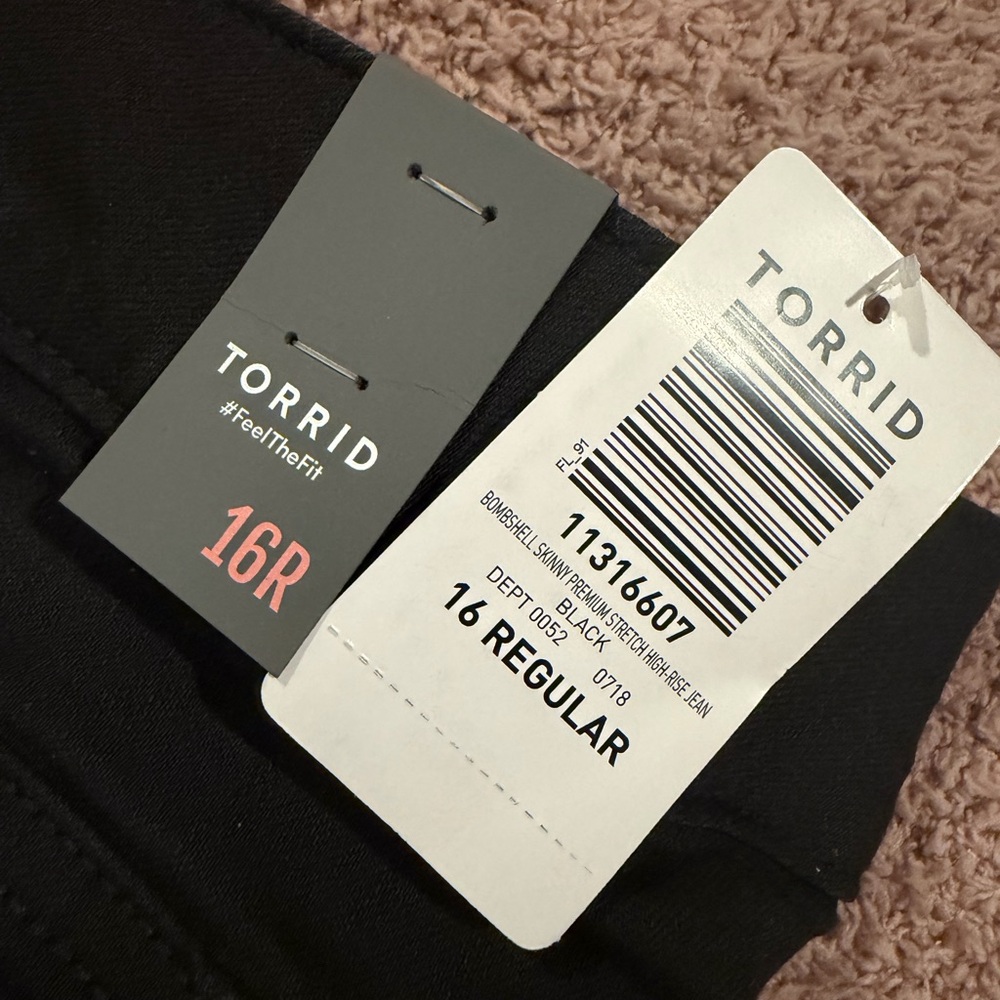 NWT Torrid Bombshell Black Skinny Jean